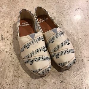 NWOT Music Note Slip On Canvas Flats